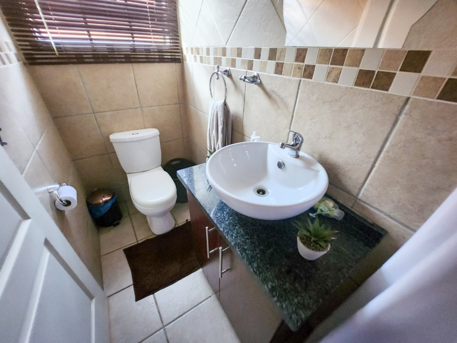 3 Bedroom Property for Sale in La Hoff North West